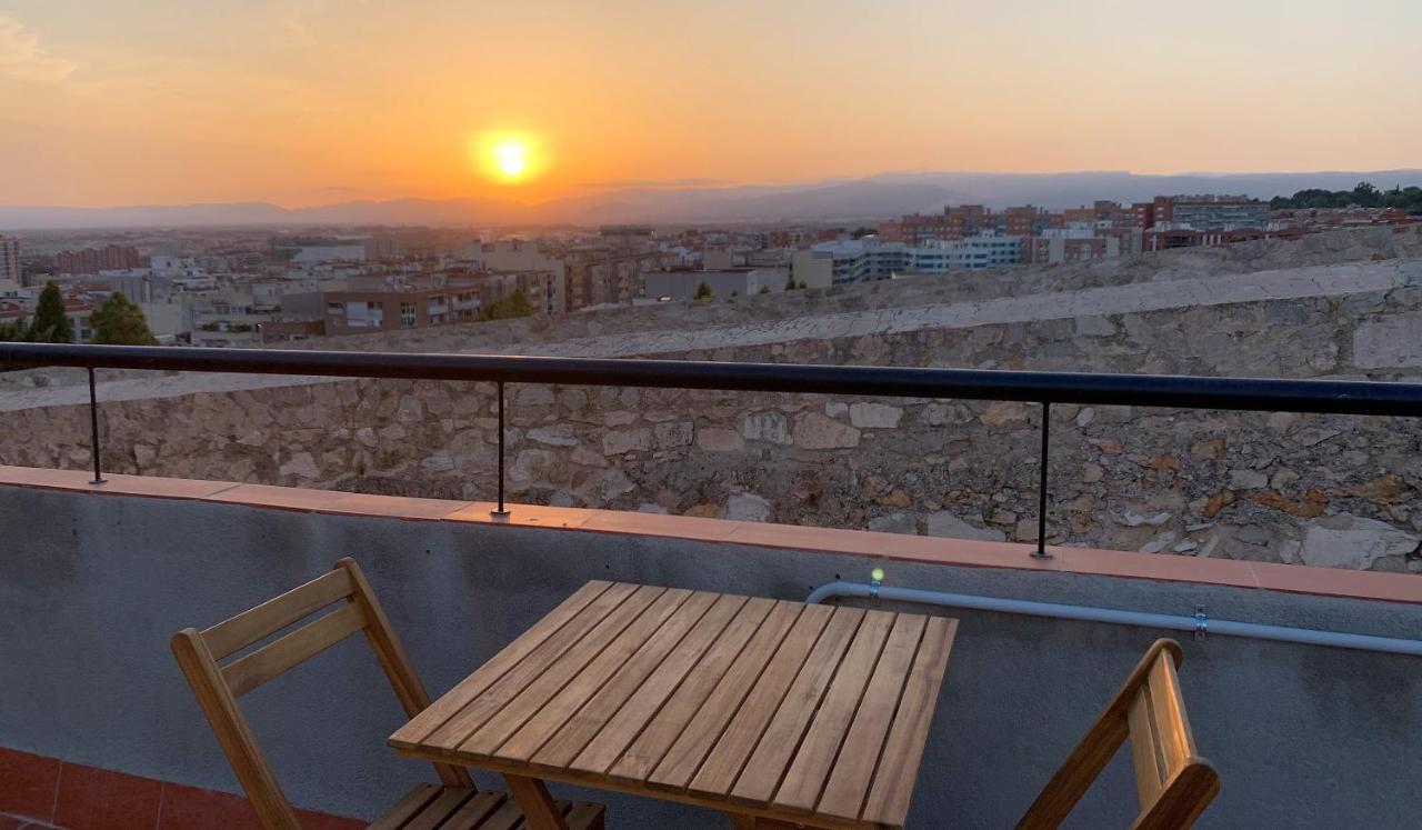 Planta Baja En La Muralla Romana Junto A La Catedral Apartment Tarragona Luaran gambar