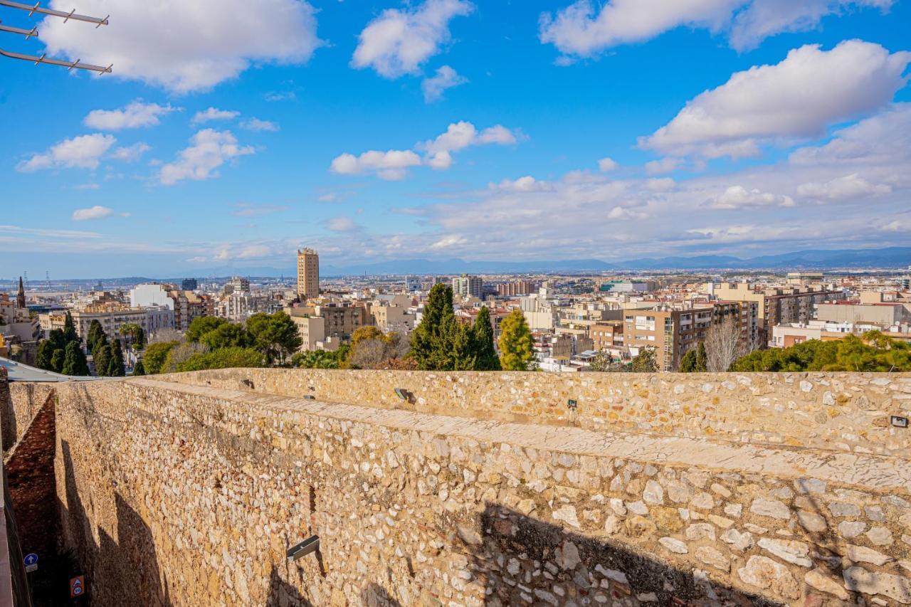 Planta Baja En La Muralla Romana Junto A La Catedral Apartment Tarragona Luaran gambar