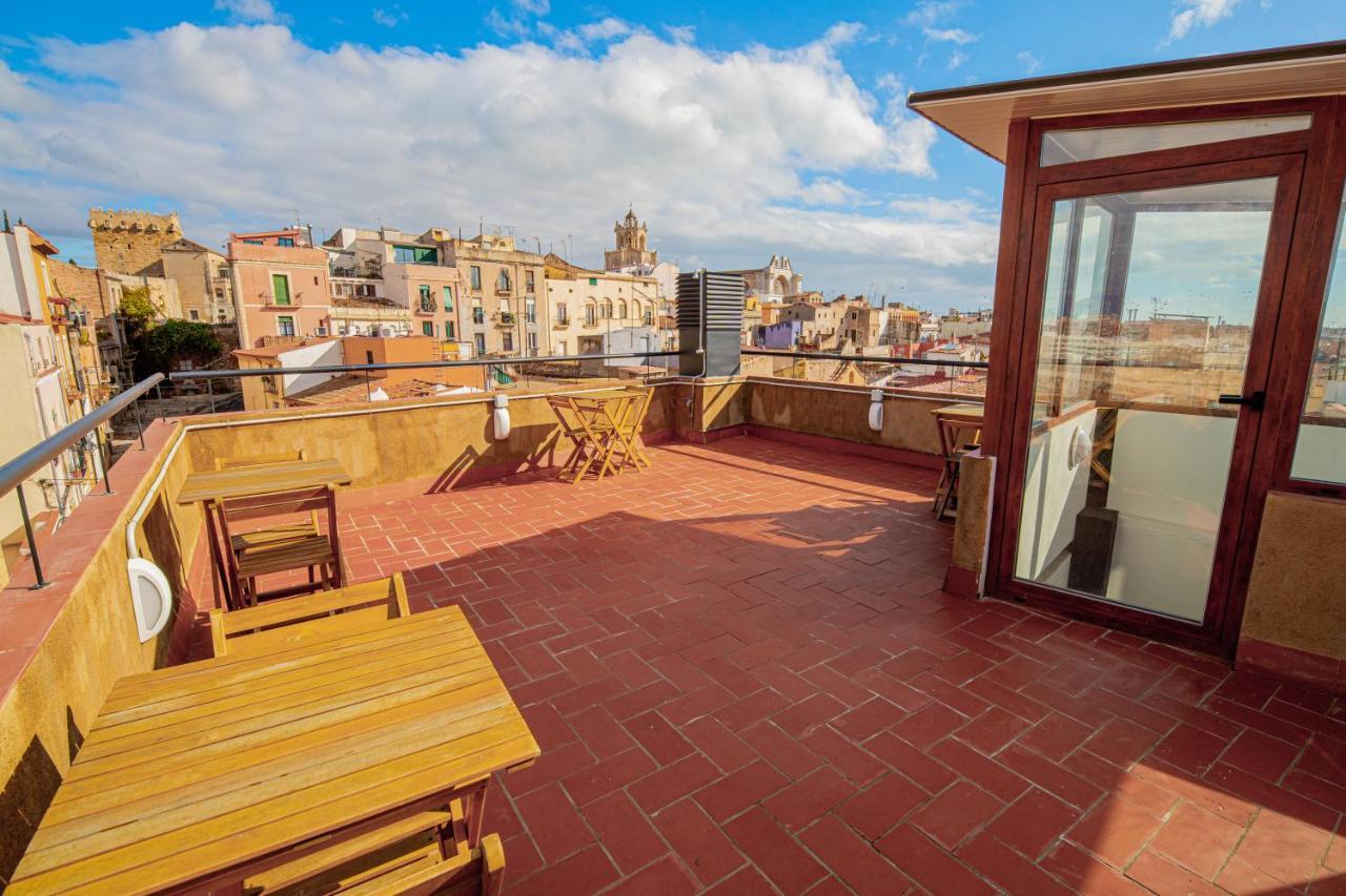 Planta Baja En La Muralla Romana Junto A La Catedral Apartment Tarragona Luaran gambar