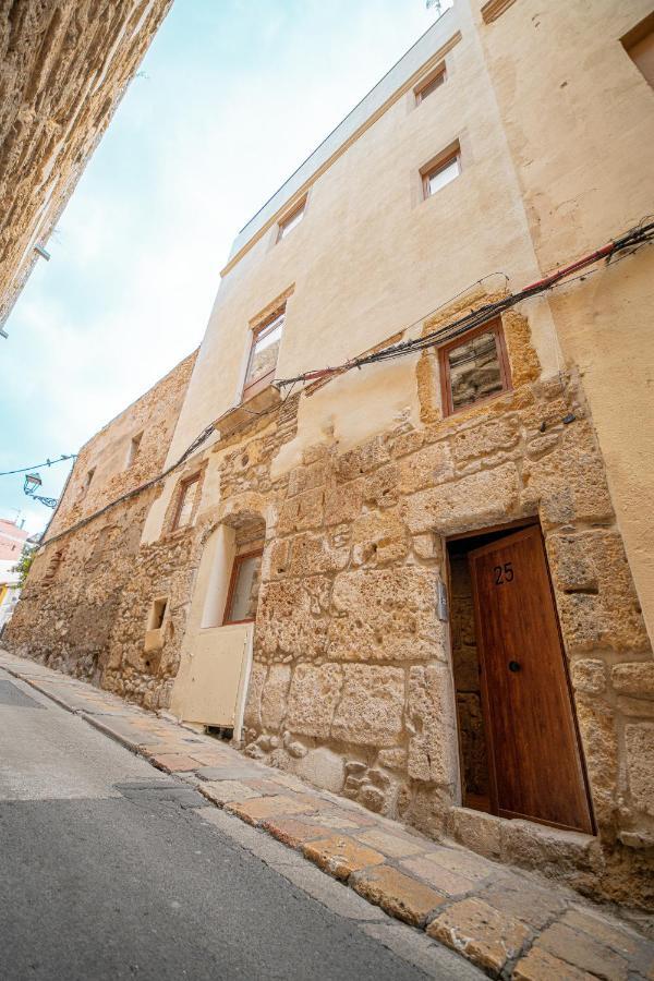 Planta Baja En La Muralla Romana Junto A La Catedral Apartment Tarragona Luaran gambar