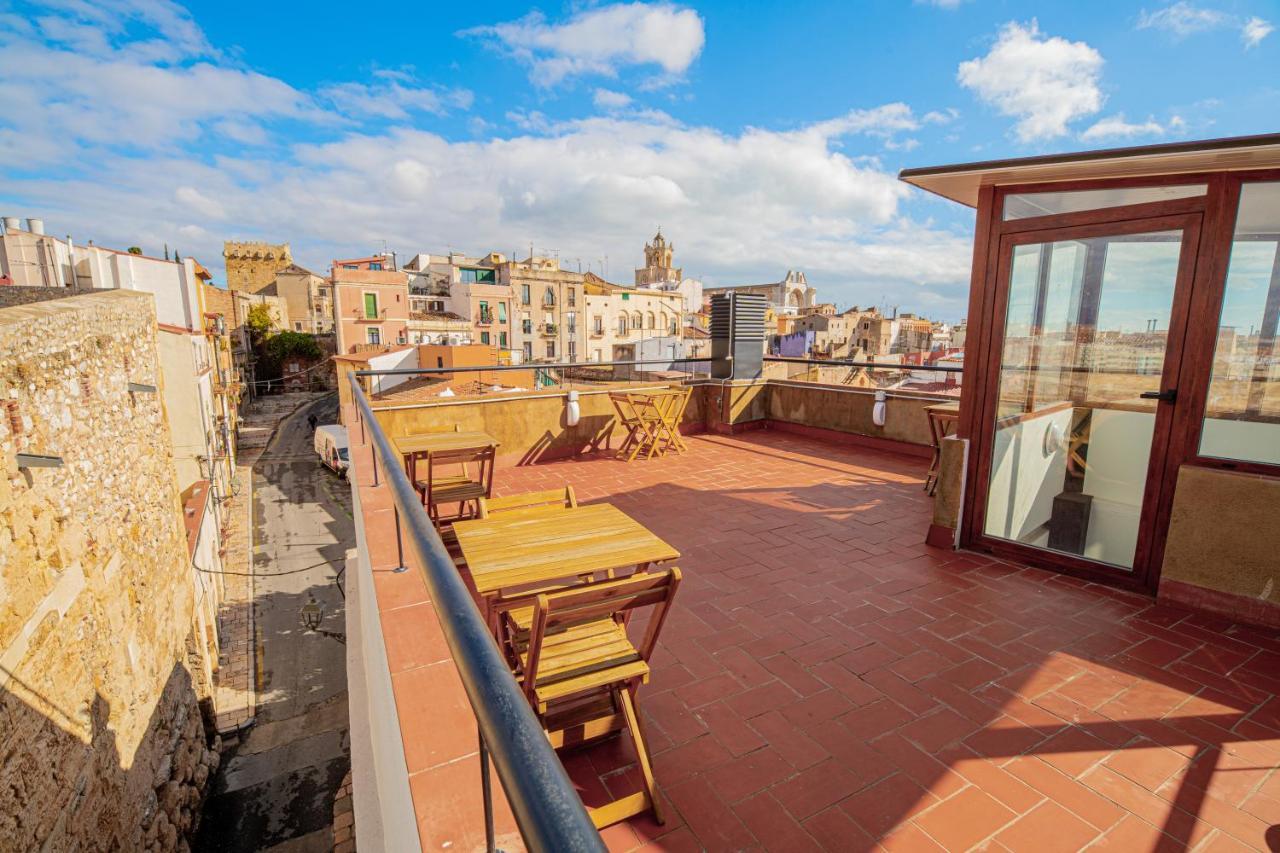 Planta Baja En La Muralla Romana Junto A La Catedral Apartment Tarragona Luaran gambar