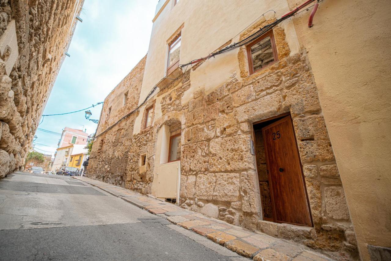 Planta Baja En La Muralla Romana Junto A La Catedral Apartment Tarragona Luaran gambar